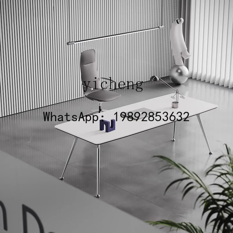 مكتب مدير W8 - تصميم بسيط وعصر - مراجعة Office Management Technology وسعره